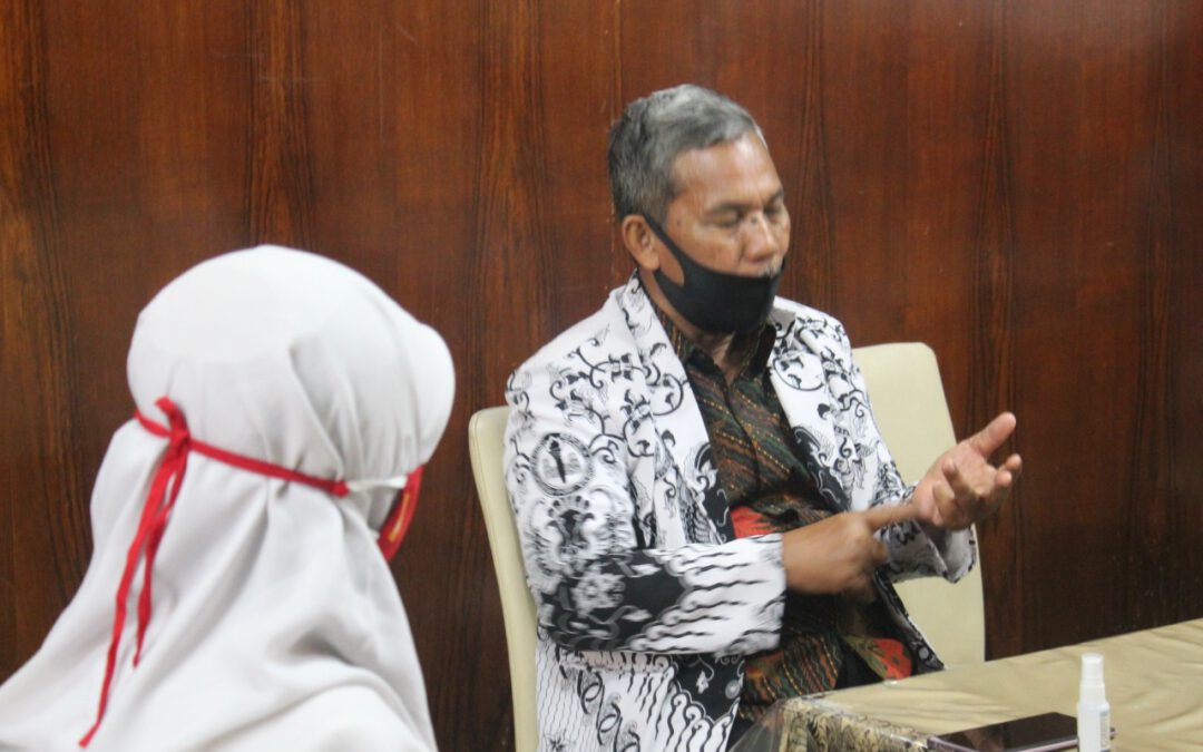 Guru Berguguran, PGRI Surabaya Minta Wali Kota Risma Bisa Beri Kebijakan Ini
