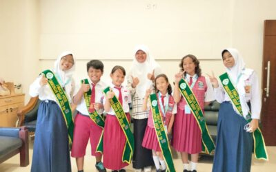 Pangeran dan Putri Lingkungan Hidup Curi Perhatian Pimpinan DPRD Surabaya, Reni: Dukung Kreativitas Para Duta Cilik