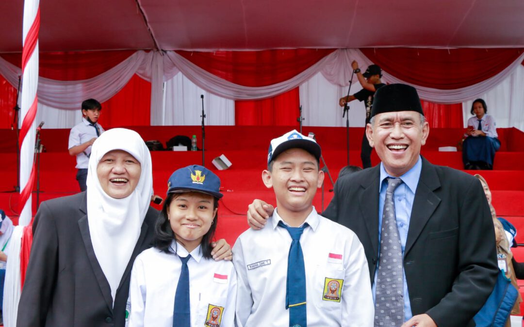 Momen Hardiknas, Wakil Ketua DPRD Surabaya Ngevlog Merdeka Belajar Bareng Guru dan Pelajar